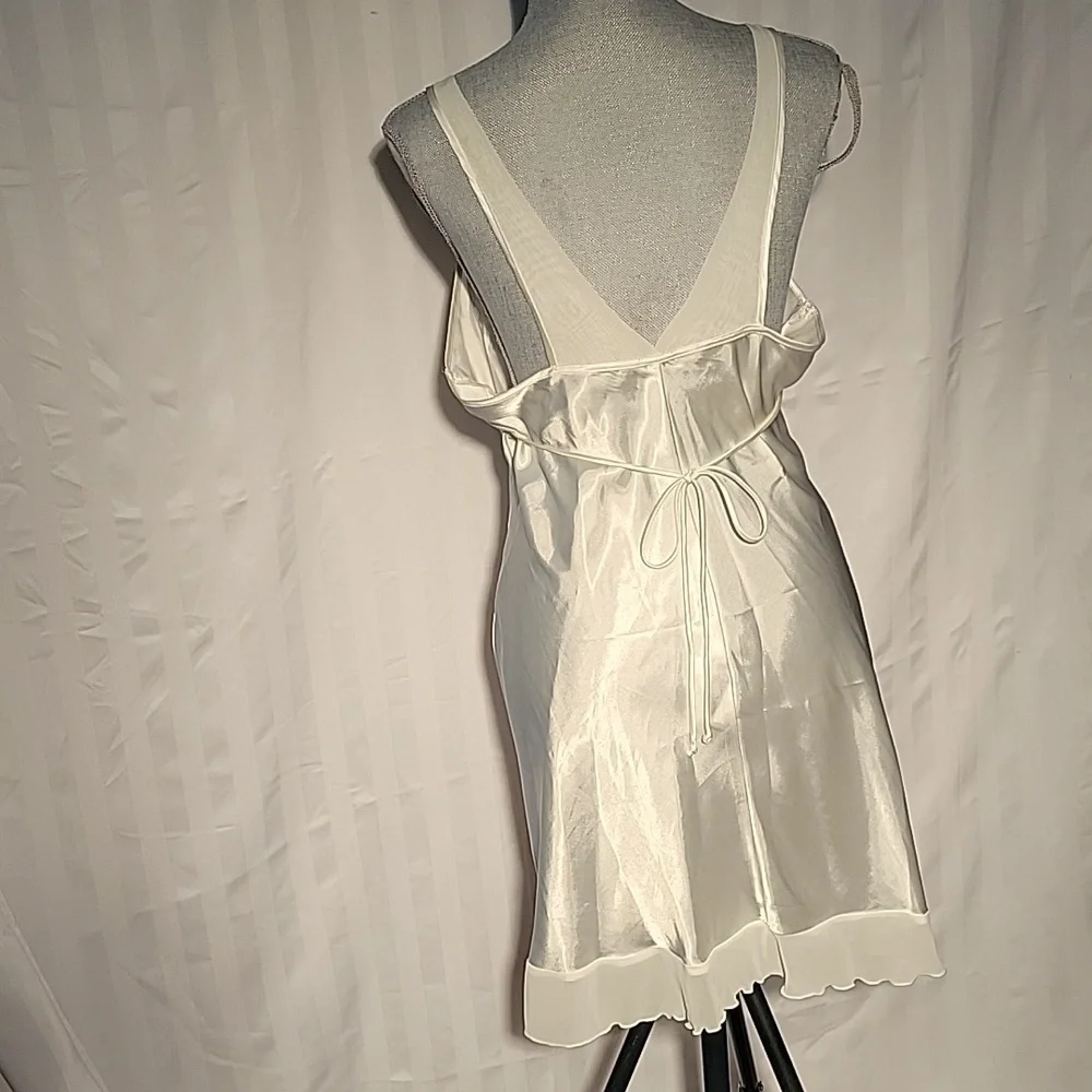 Linea Dontella Woman's White Chemise With Lace & Bottom Sheer Ruffle: Size: L - Picture 7 of 10